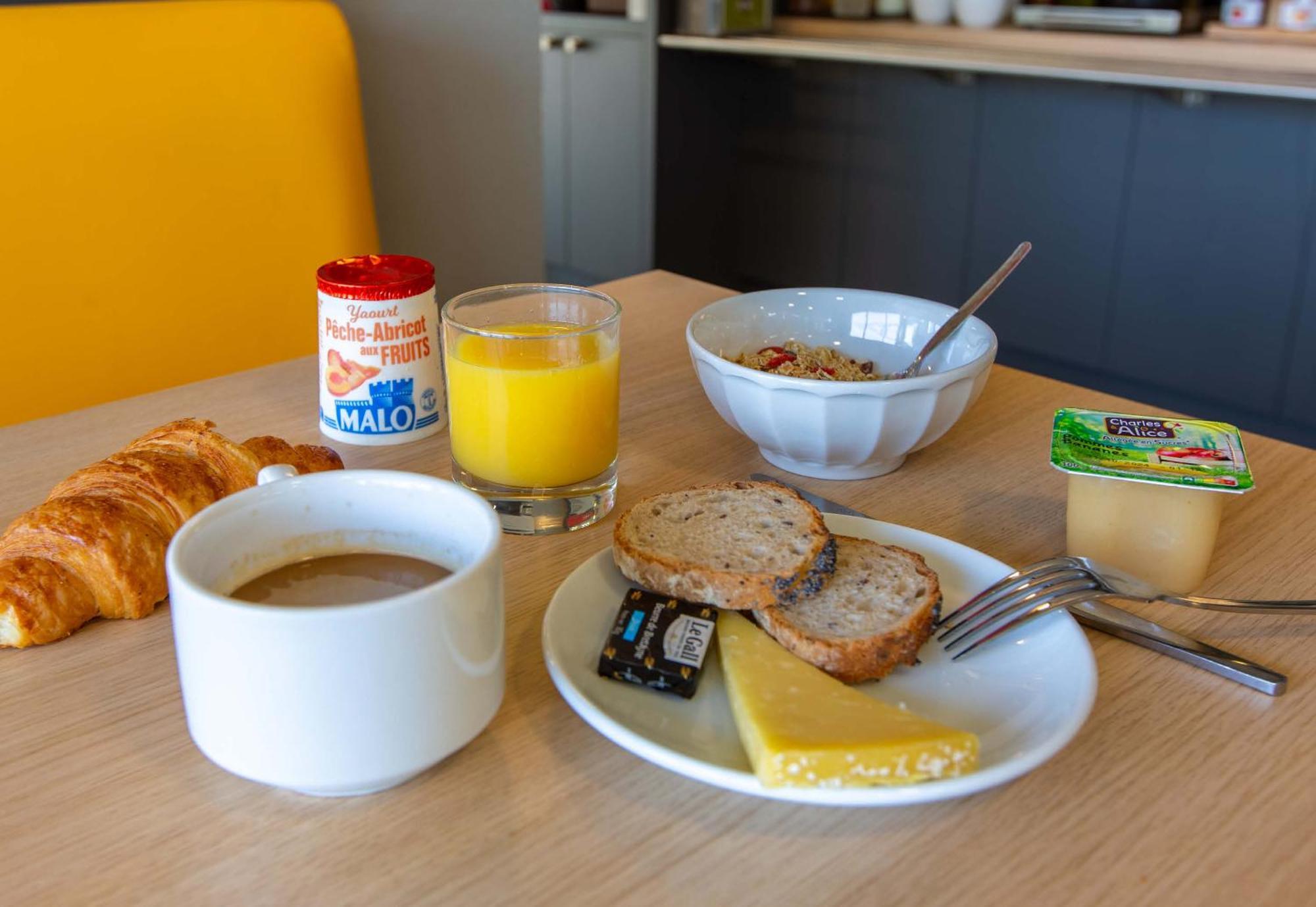 Hotel B&B Hotel Saint-Witz 2*